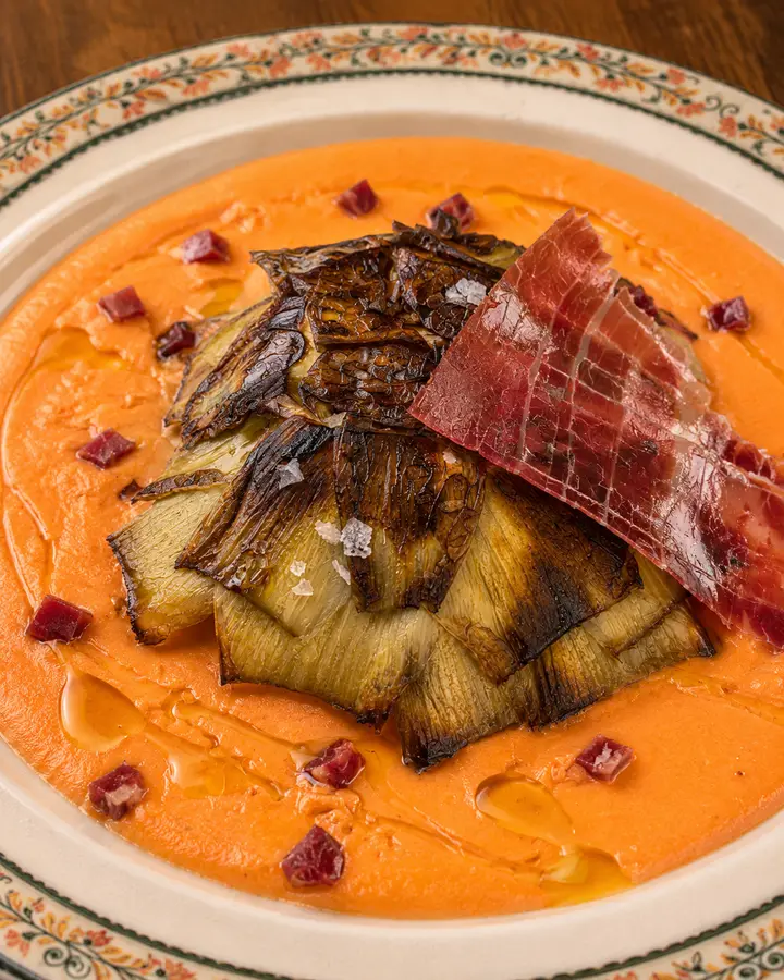 Flor de alcachofa a la plancha en Bodeguita La Mantilla, Punta Umbría